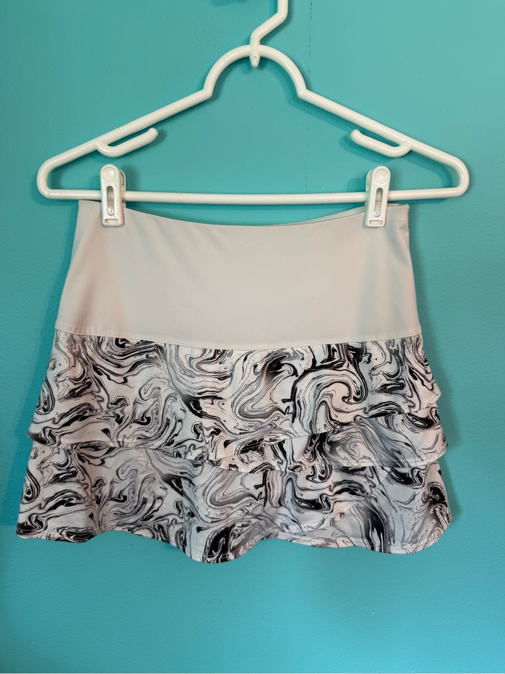 EUC Women’s Lucky in Love Black & White Layered Ruffled Skort Size Small